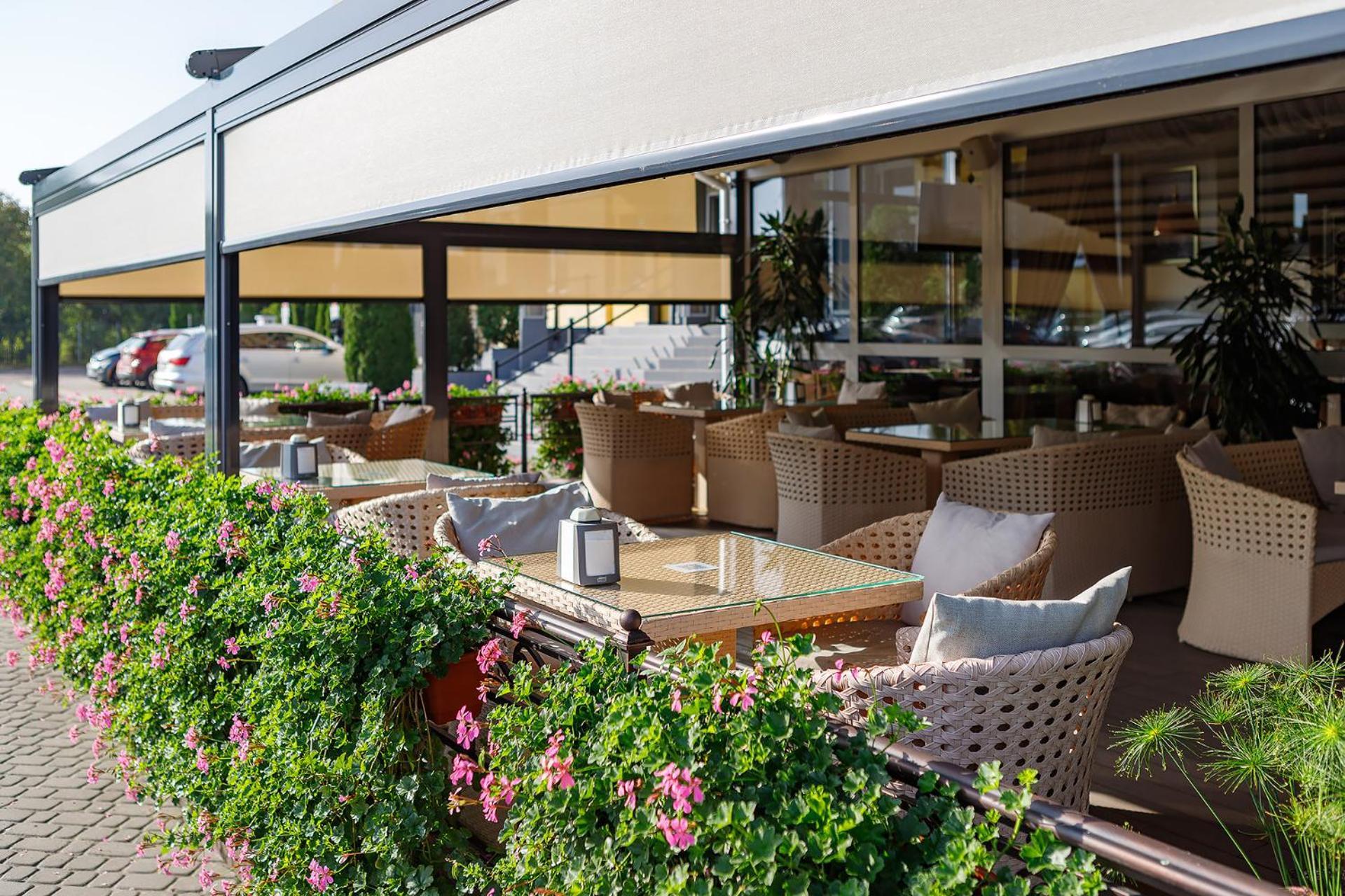 Sonata Hotel & Restaurant "Готель Соната" Lviv Exterior foto