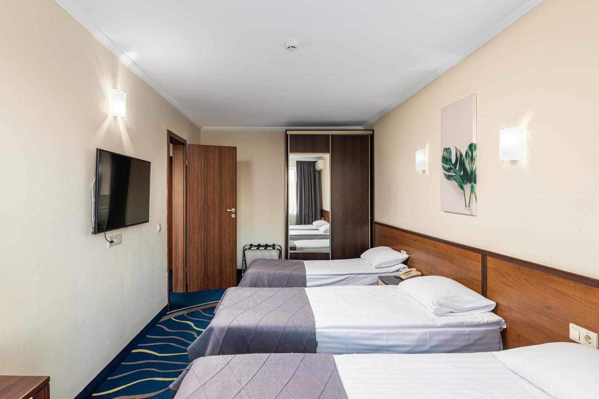Sonata Hotel & Restaurant "Готель Соната" Lviv Quarto foto