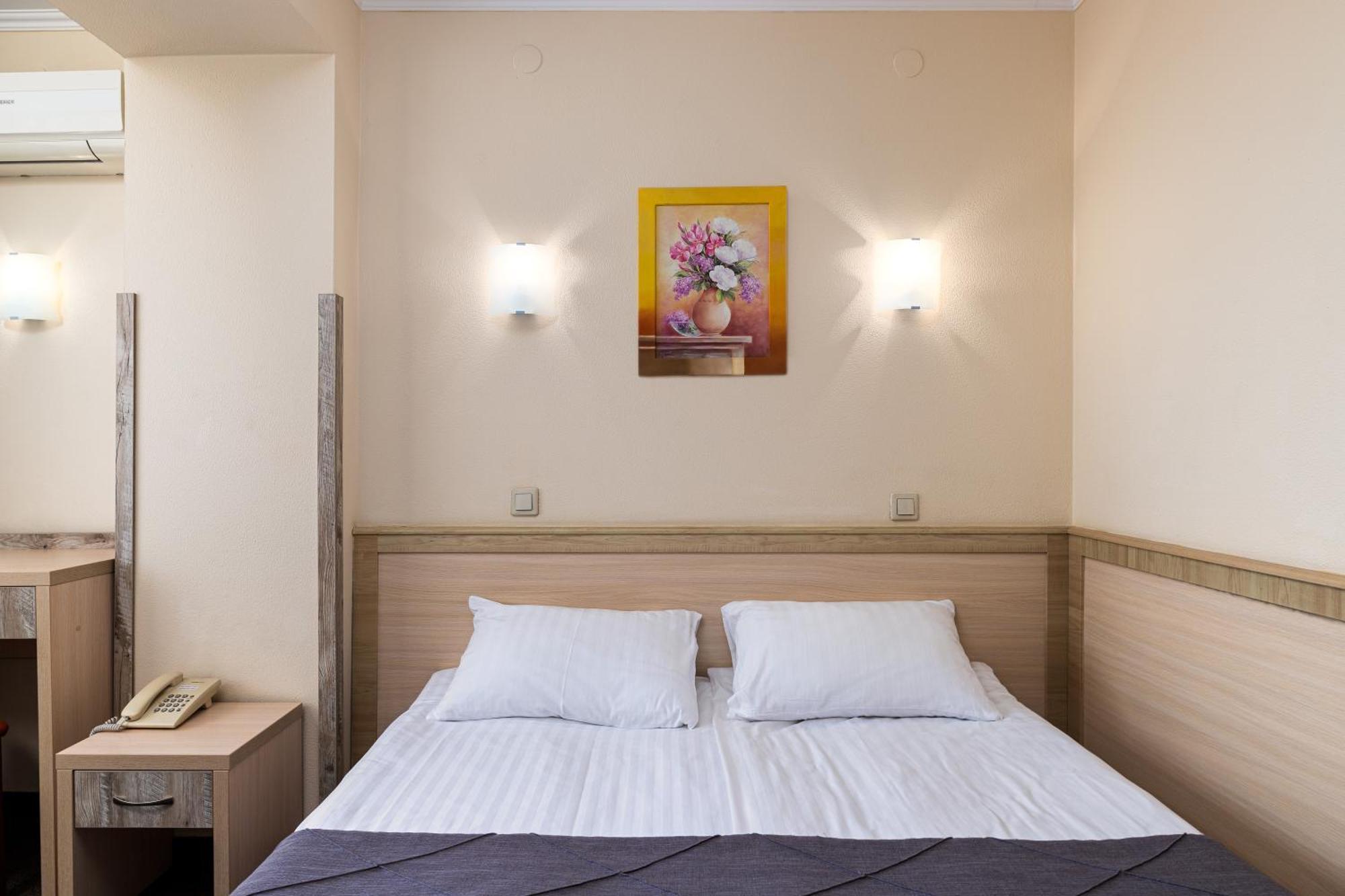 Sonata Hotel & Restaurant "Готель Соната" Lviv Quarto foto