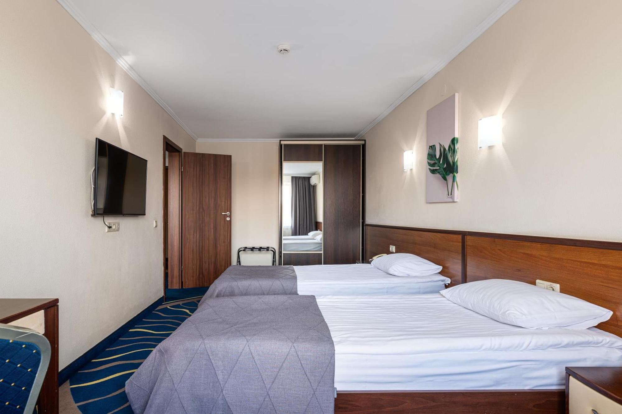 Sonata Hotel & Restaurant "Готель Соната" Lviv Quarto foto