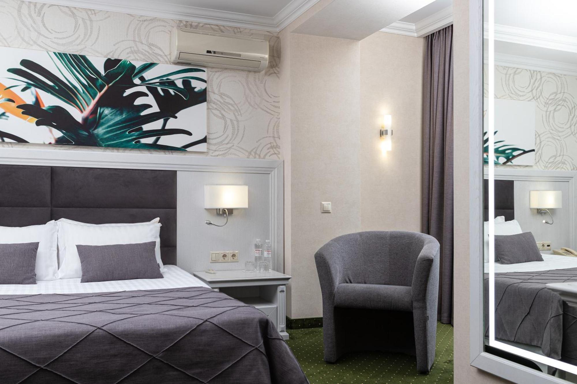 Sonata Hotel & Restaurant "Готель Соната" Lviv Quarto foto
