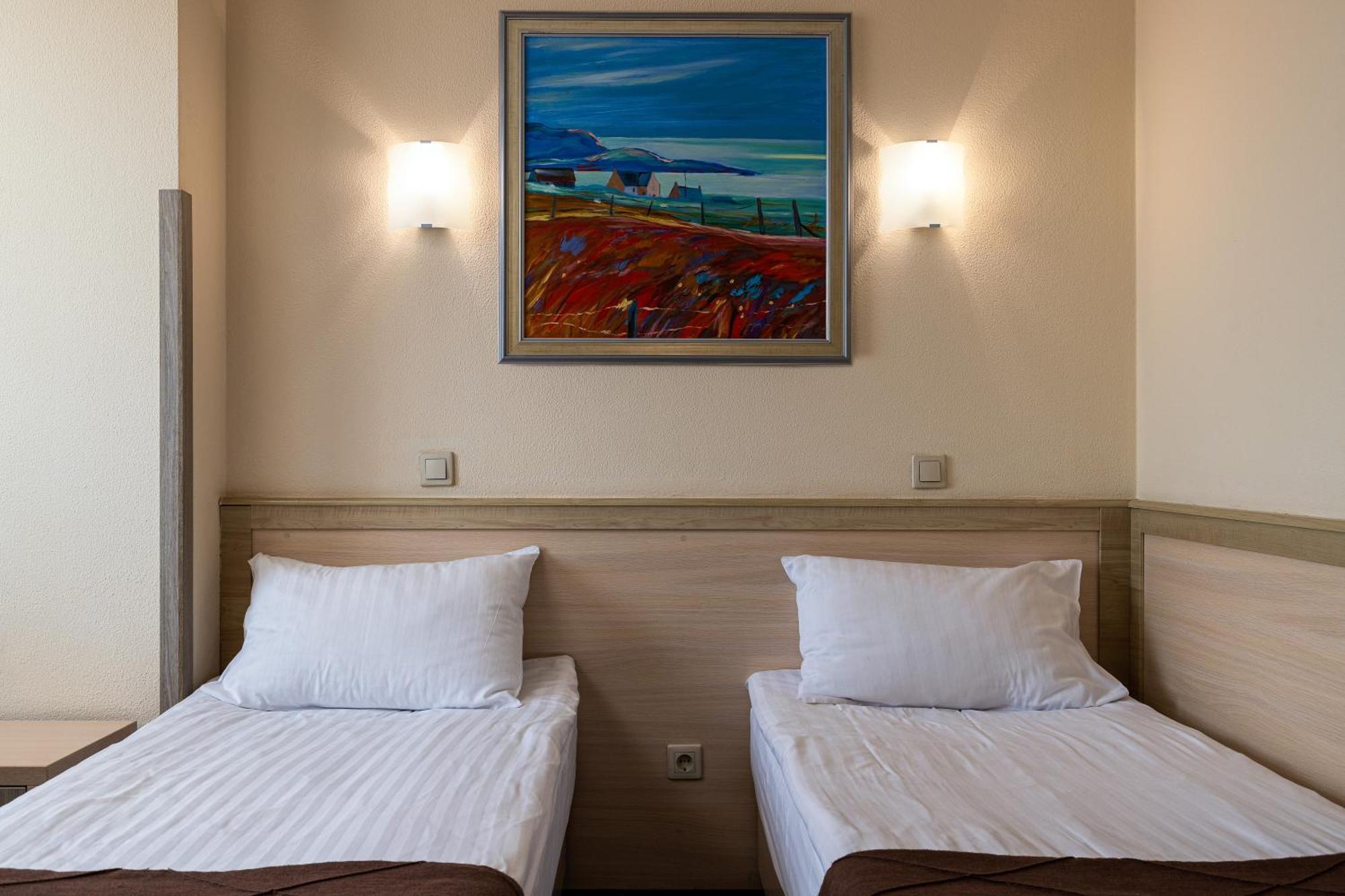 Sonata Hotel & Restaurant "Готель Соната" Lviv Quarto foto